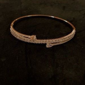 Cubic zirconia hinge bangle in silver plated